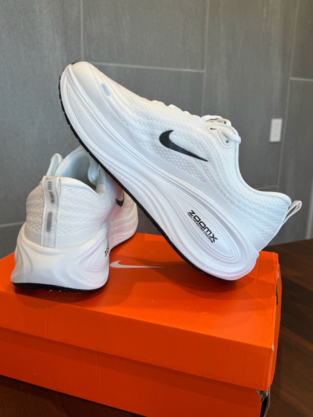 Men’s Nike Vomero Plus - Picture 2 of 3